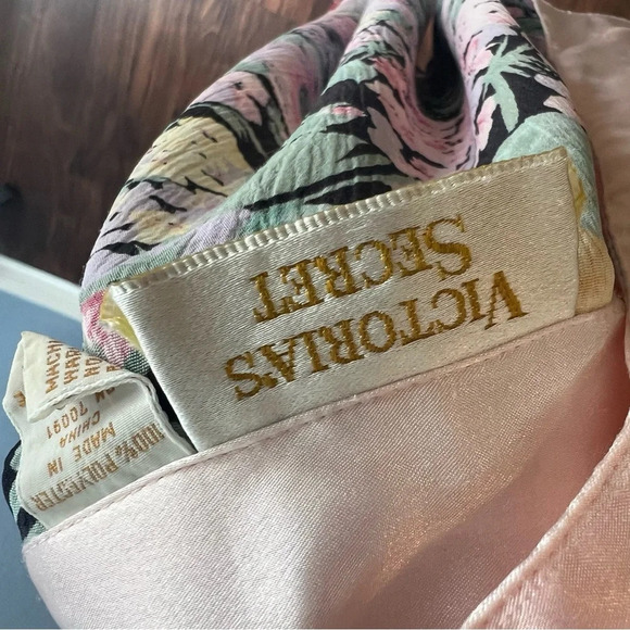 Victoria’s Secret gold label Floral Silky Pajama Top Vintage Shirt - Picture 7 of 8